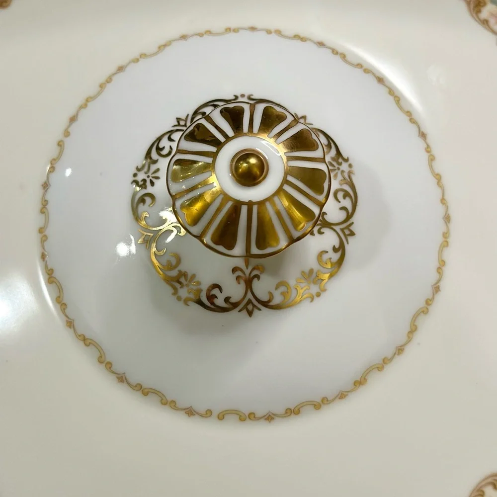 Noritake Trojan Fine Porcelain Vegetable Bowl With Finial Topped Dome Lid